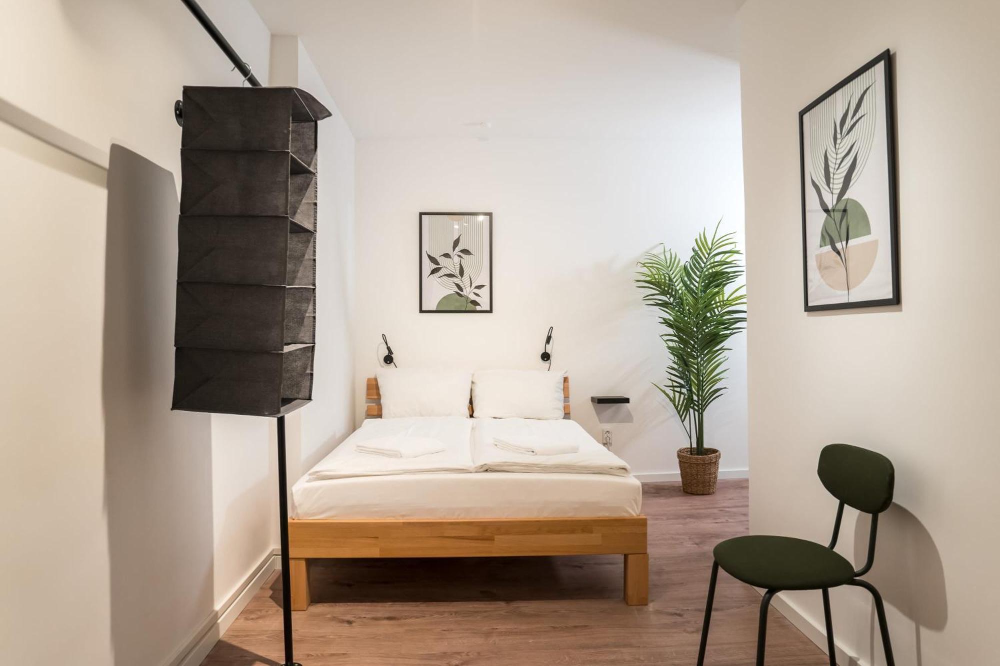 Spacious 1-Bedroom Apartment In Kreuzberg Берлин Экстерьер фото