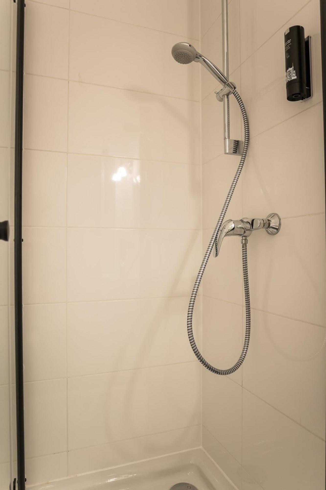 Spacious 1-Bedroom Apartment In Kreuzberg Берлин Экстерьер фото