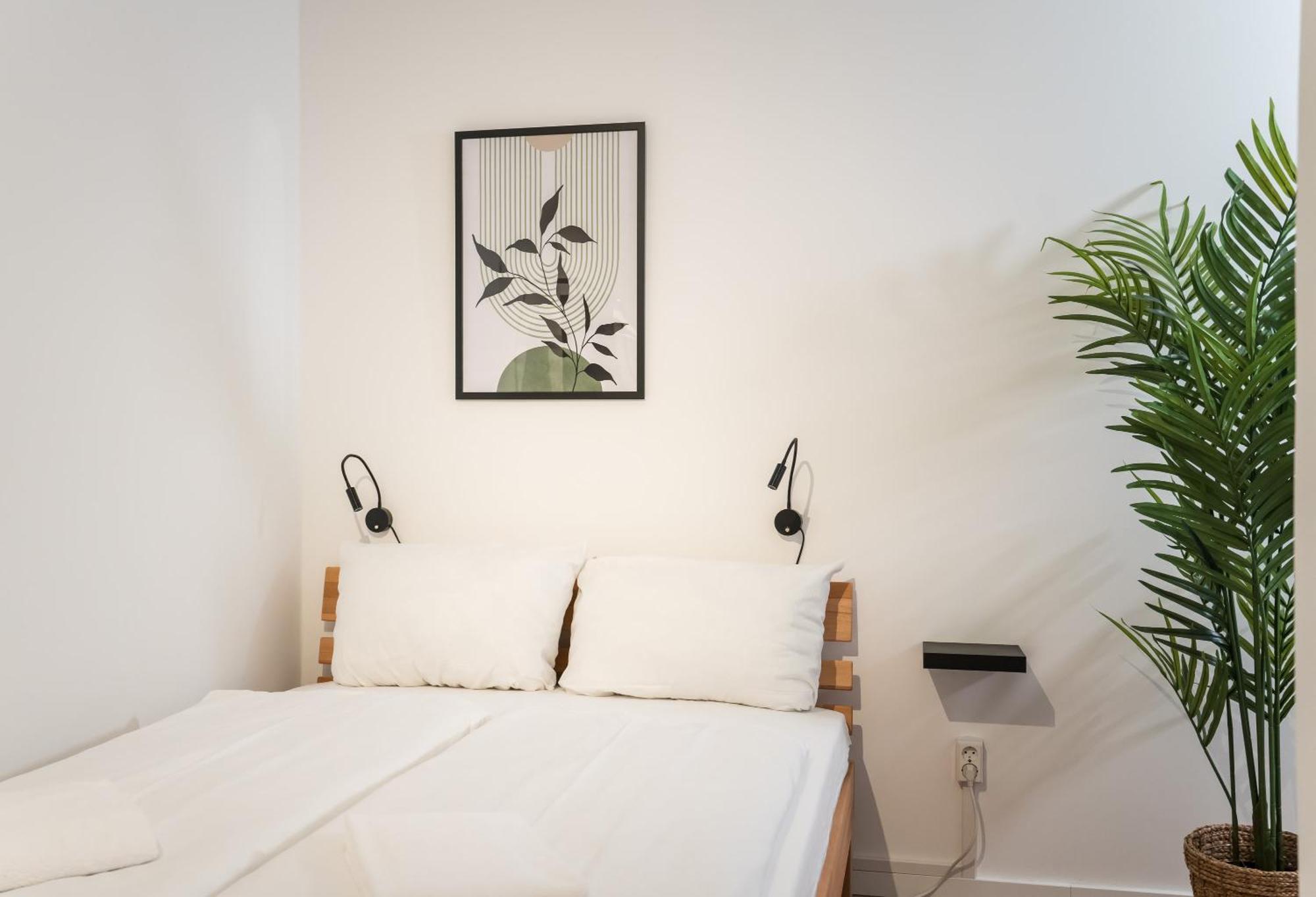 Spacious 1-Bedroom Apartment In Kreuzberg Берлин Экстерьер фото