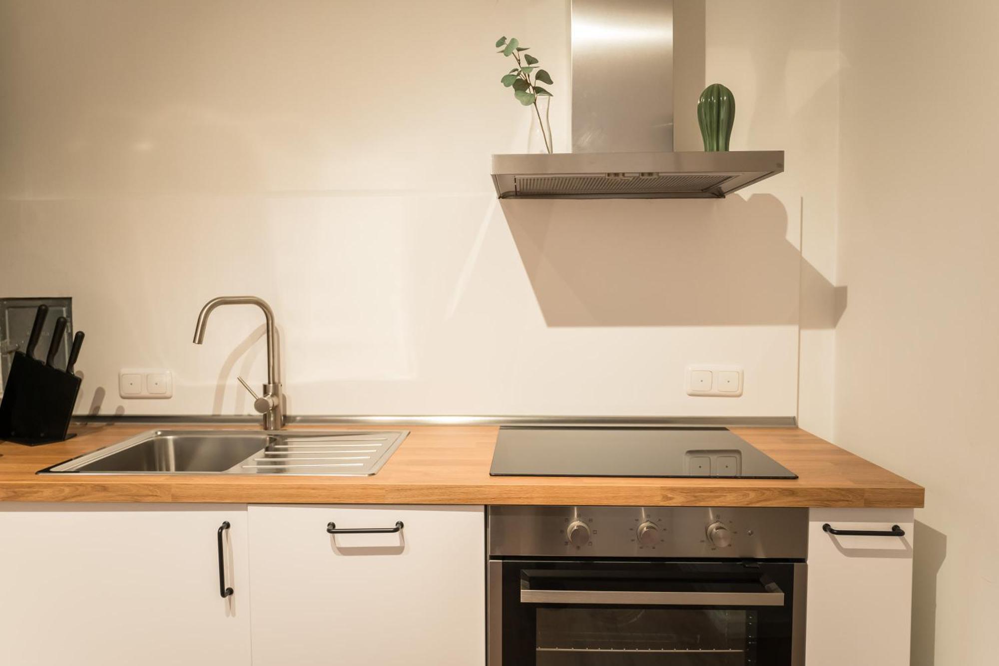 Spacious 1-Bedroom Apartment In Kreuzberg Берлин Экстерьер фото