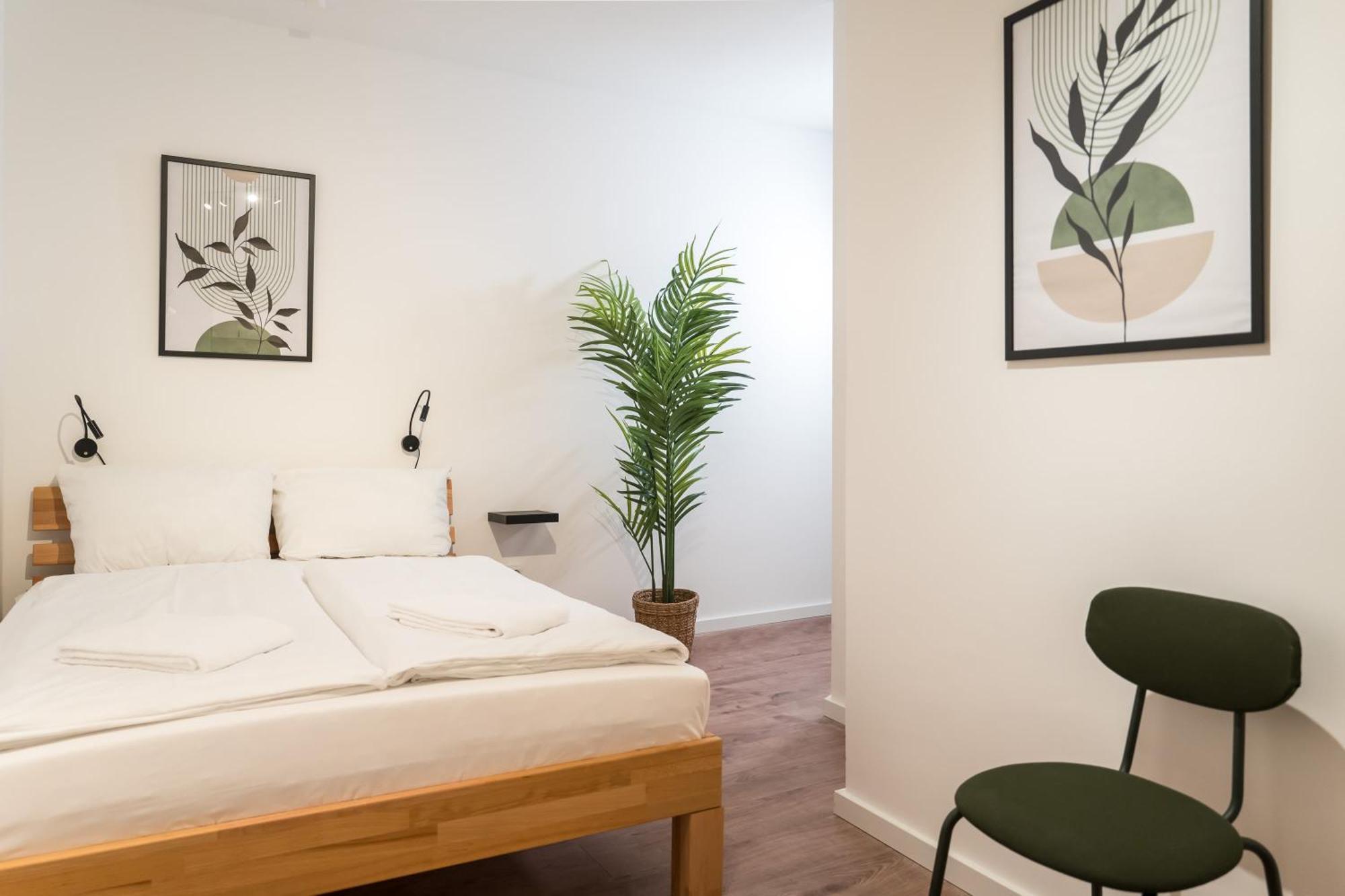 Spacious 1-Bedroom Apartment In Kreuzberg Берлин Экстерьер фото