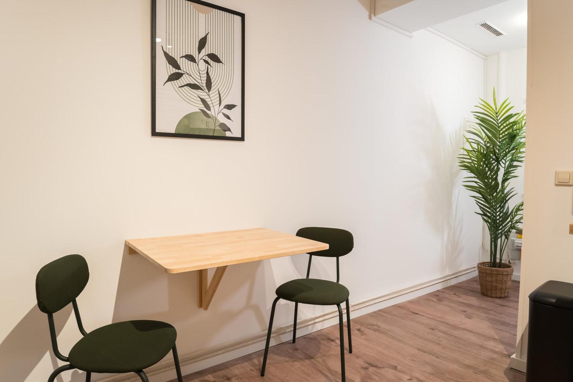 Spacious 1-Bedroom Apartment In Kreuzberg Берлин Экстерьер фото